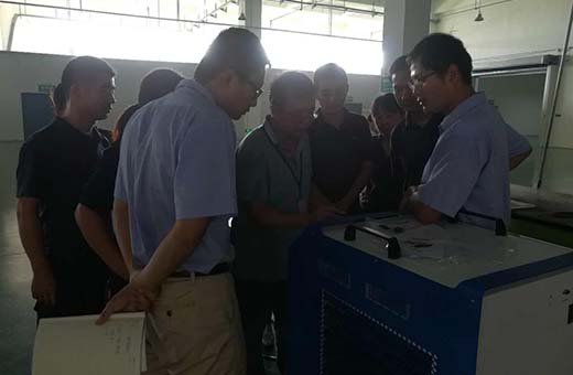 為武漢客戶進行蓄電池放電儀500V-300A 現場培訓！